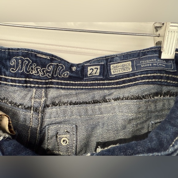 Miss Me women’s Easy Crop distressed dark wash bejeweled cropped jeans. Size 27 - Picture 3 of 10
